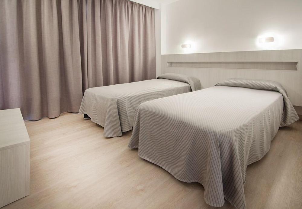 อปาร์ตาเมนโตส ซอล แอนด์ เบรา Aparthotel มากาลุฟ ภายนอก รูปภาพ