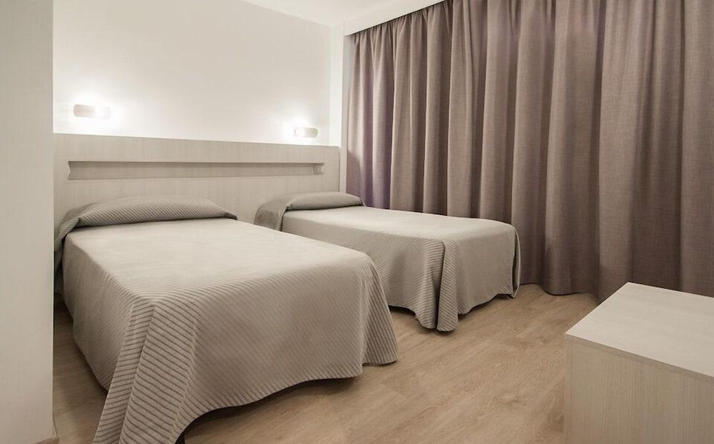 อปาร์ตาเมนโตส ซอล แอนด์ เบรา Aparthotel มากาลุฟ ภายนอก รูปภาพ