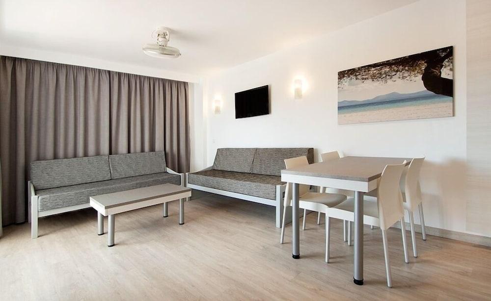 อปาร์ตาเมนโตส ซอล แอนด์ เบรา Aparthotel มากาลุฟ ภายนอก รูปภาพ