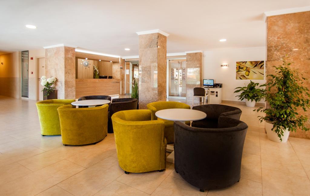 อปาร์ตาเมนโตส ซอล แอนด์ เบรา Aparthotel มากาลุฟ ภายนอก รูปภาพ