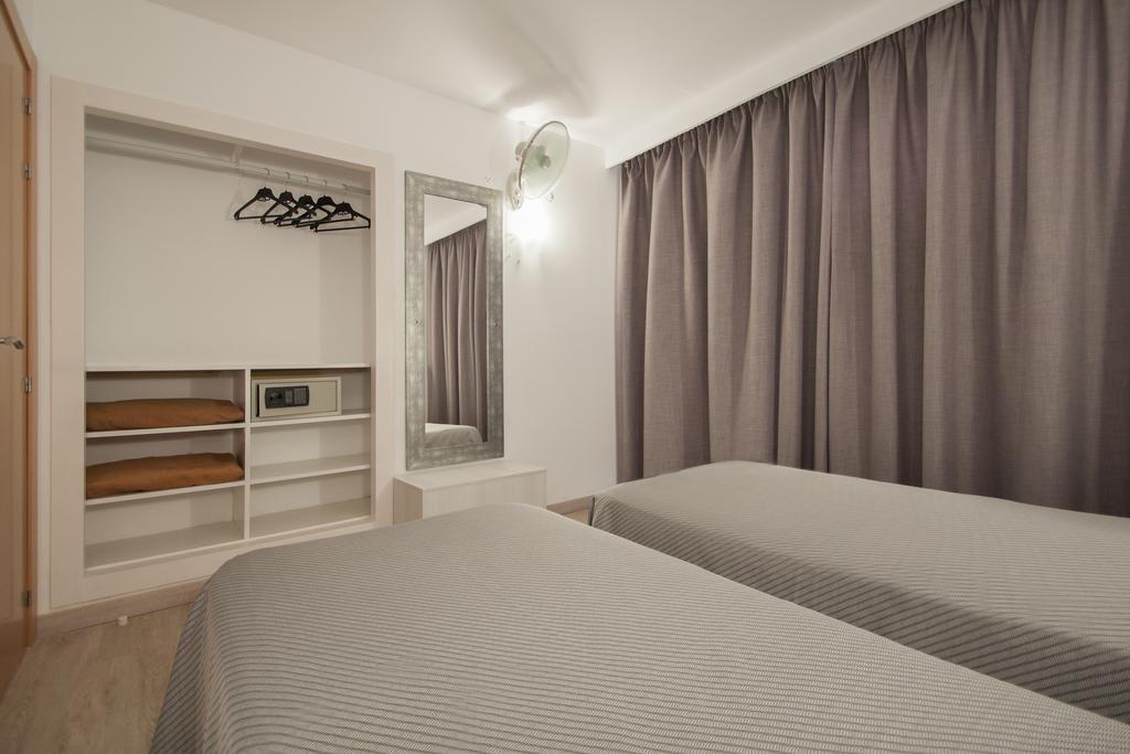 อปาร์ตาเมนโตส ซอล แอนด์ เบรา Aparthotel มากาลุฟ ห้อง รูปภาพ